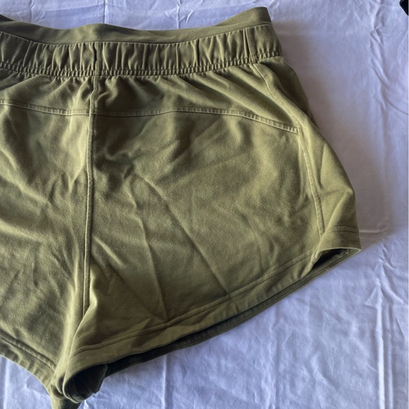 lululemon athletica Women's Inner Glow Shorts - vista Green - Picture 11 of 14